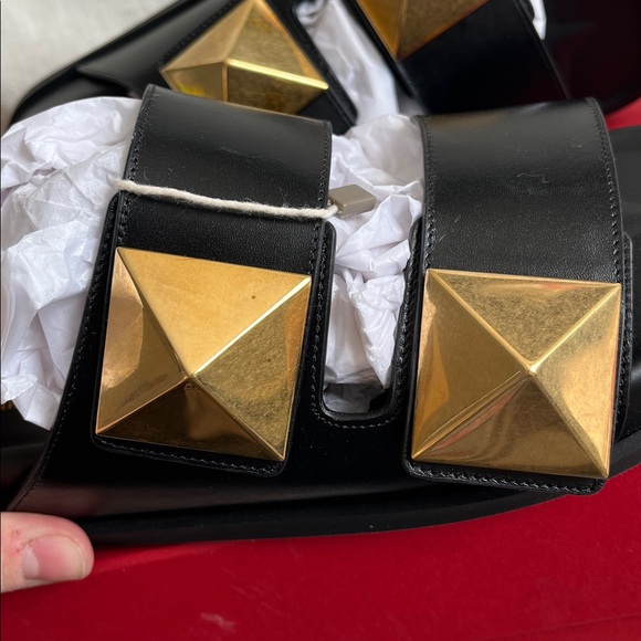 Valentino Garavani Roman Stud Sandal - Picture 7 of 10